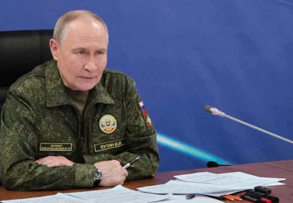 Володимир Путін у камуфляжі попереджає ворогів не воювати з Росією