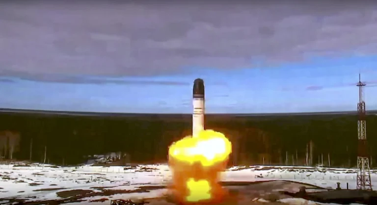 raketa-sarmat-naivazhcha-mizhkontynentalna-balistychna-raketa-d097