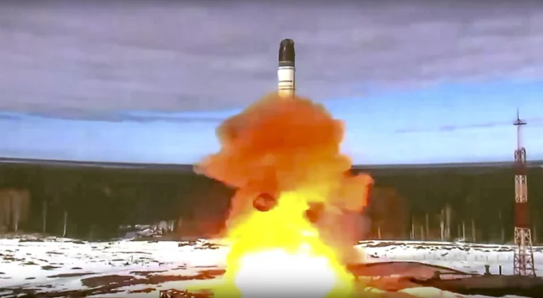 raketa-sarmat-vazhka-mbr-piatoho-pokolinnia-v-rosiiskomu-arsenali-2de5