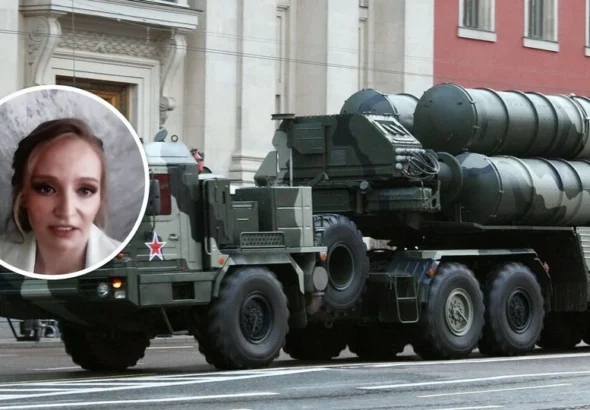 С-400 біля фонду Катерини Тихонової в центрі Москви