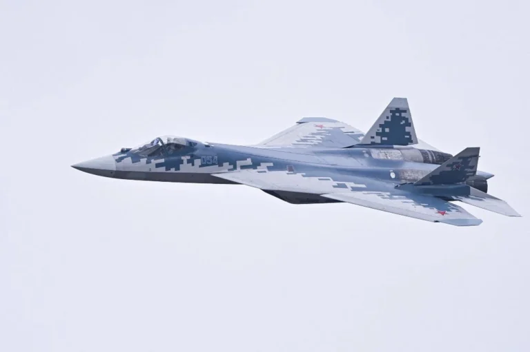 su-57-stels-vynyshchuvach-piatoho-pokolinnia-rosii-z-unikalnoiu-nadmanevrenistiu-a246