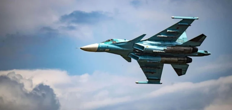su34-vynyshchuvach-bombarduvalnyk-shcho-evoliutsionuie-na-poli-boiu-cea3