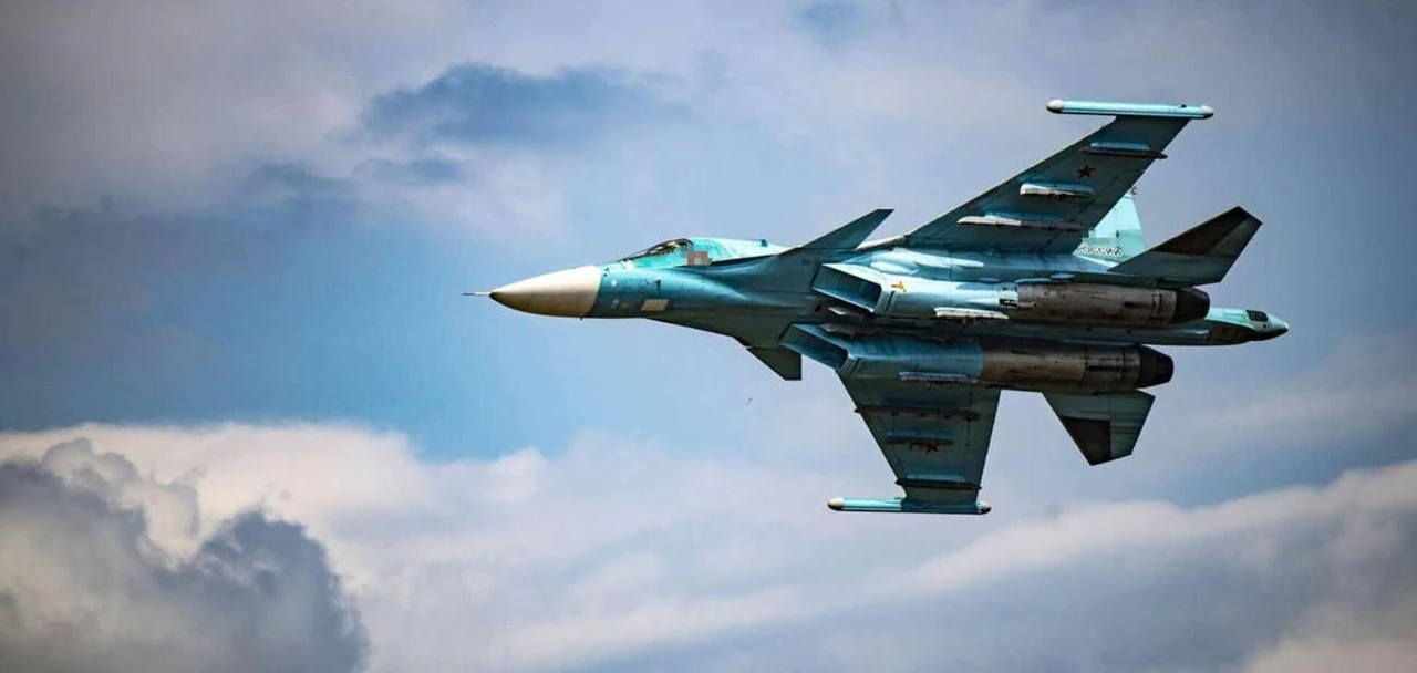 su34-vynyshchuvach-bombarduvalnyk-shcho-evoliutsionuie-na-poli-boiu-cea3