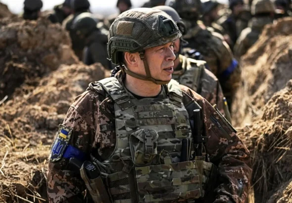 Олександр Сирський у формі на позиціях ЗСУ в Бахмуті