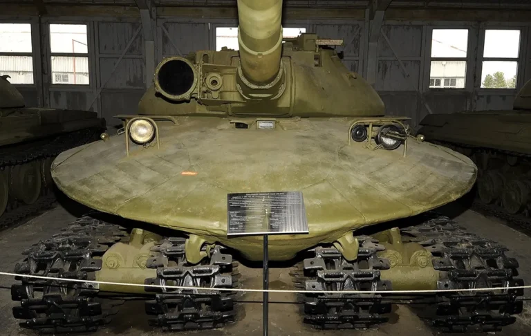 t-55-lehendarnyi-tank-shcho-vyznachyv-bronetekhniku-khkh-stolittia-2a17