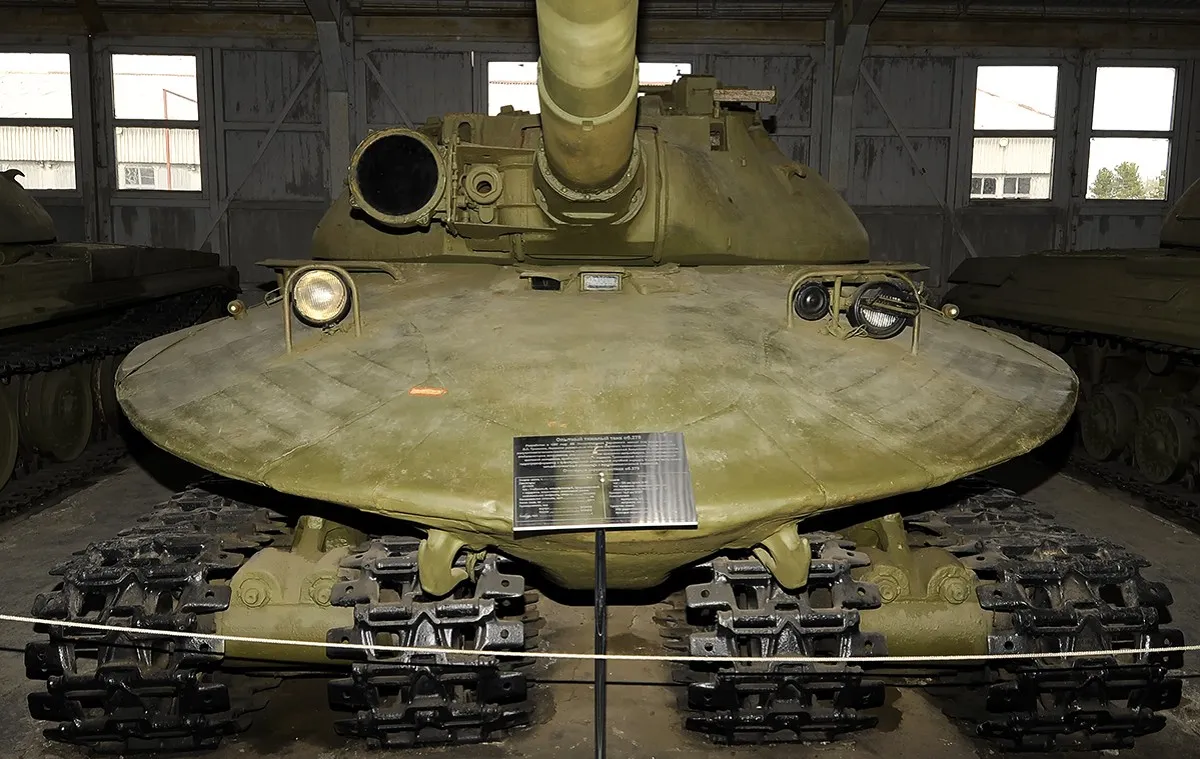 t-55-lehendarnyi-tank-shcho-vyznachyv-bronetekhniku-khkh-stolittia-2a17