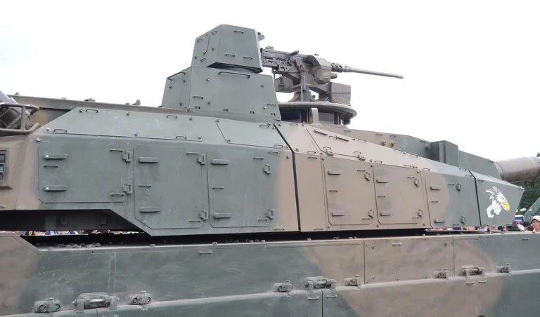 tank-typ-10-iaponskyi-henii-bronetekhniky-z-modulnoiu-broneiu-7f89