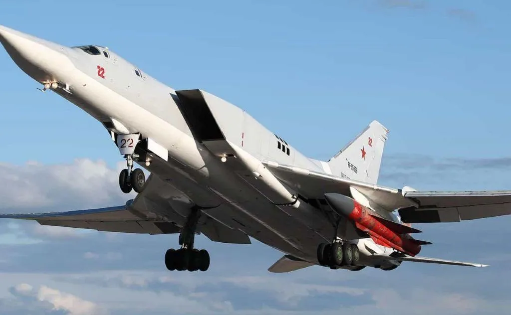 tu-22-m3-nadzvukovyi-stratehichnyi-bombarduvalnyk-700b