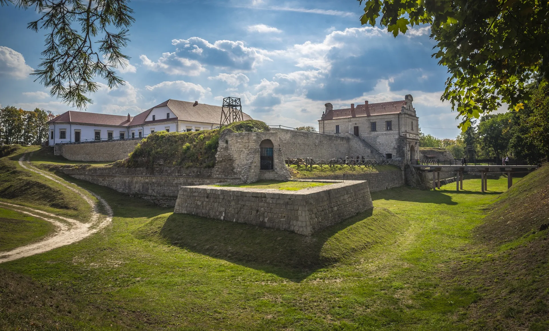 turystychni-marshruty-ternopilshchyny-zamky-vodospady-ta-stezhky-medobor-5717