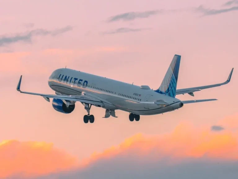 ua-1317-povnyi-hid-po-reisu-united-airlines-marshruty-litaky-ta-porady-pasazhyra-1c6b