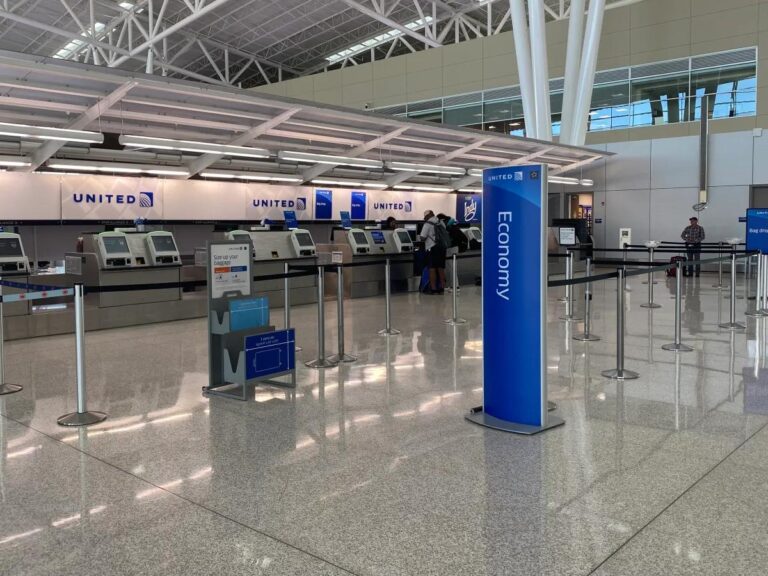 ua-465-detalnyi-hid-reisom-united-airlines-khiuston-indianapolis-2046