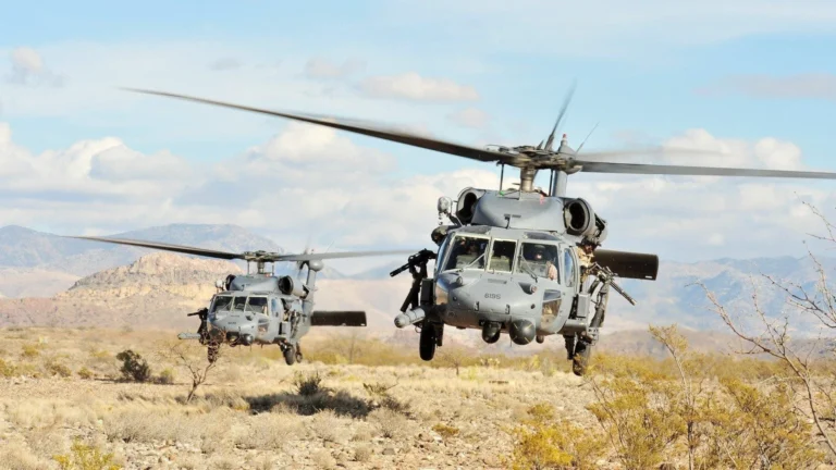 uh-60-black-hawk-lehenda-shcho-litaie-vzhe-piv-stolittia-c4ab