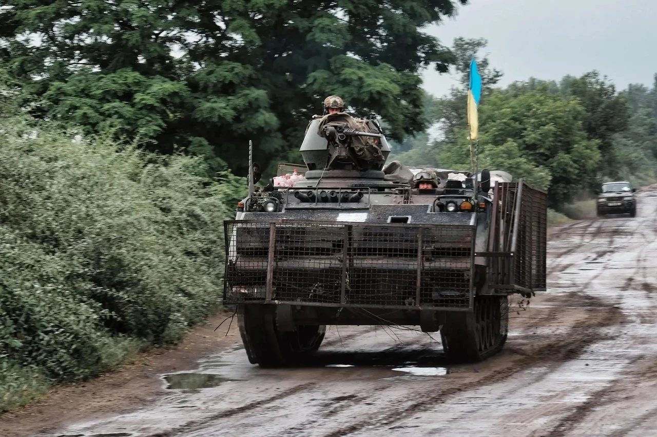 ypr-765-niderlandskyi-husenychnyi-bronetransporter-shcho-pidsyliuie-ukrainsku-ob-6189