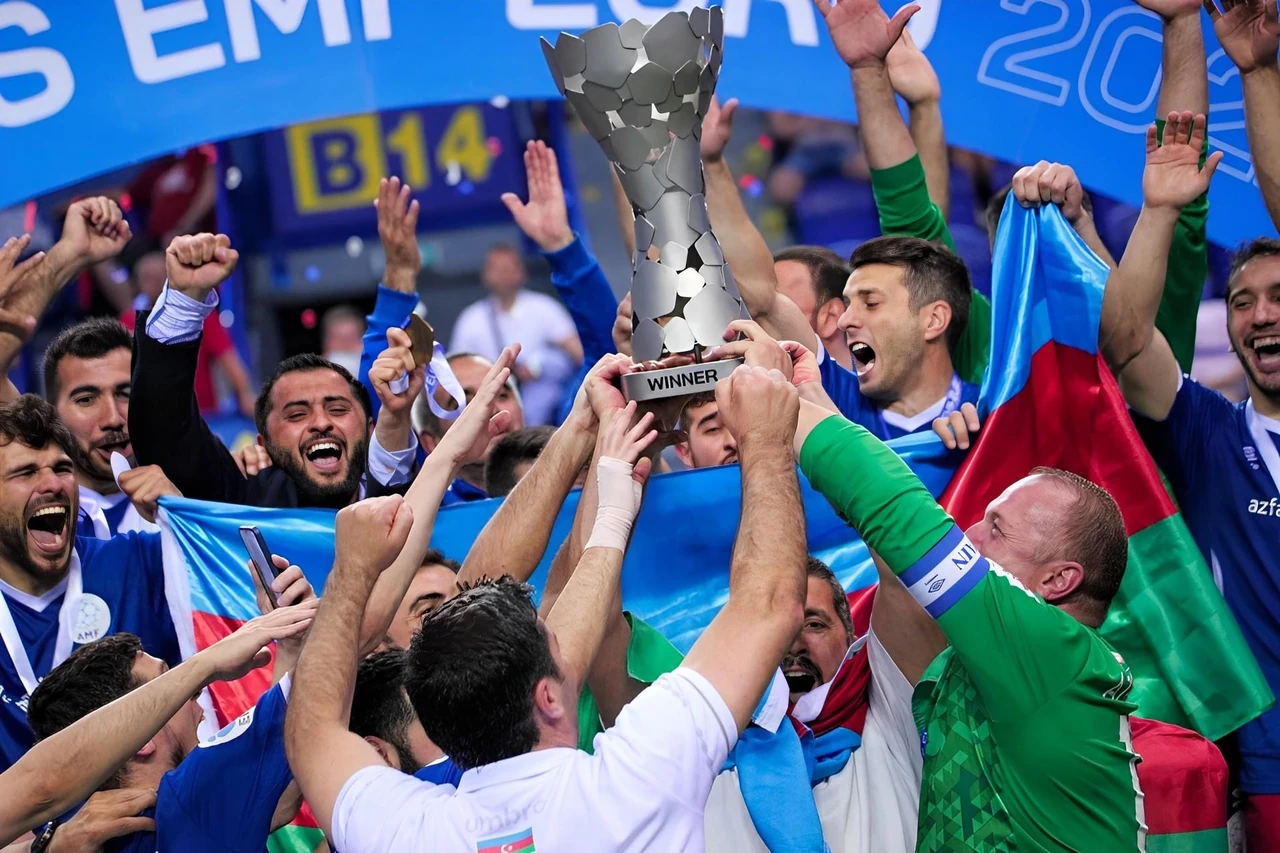 zbirna-azerbaidzhanu-z-futbolu-shliakh-natsii-do-vershyn-07a2