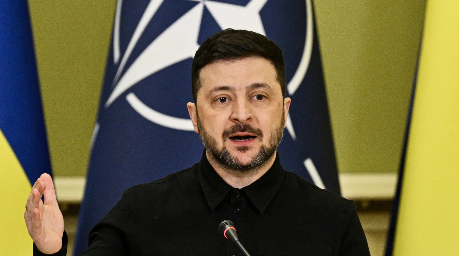 Володимир Зеленський виступає на засіданні Ради Україна — НАТО щодо загрози з боку Росії