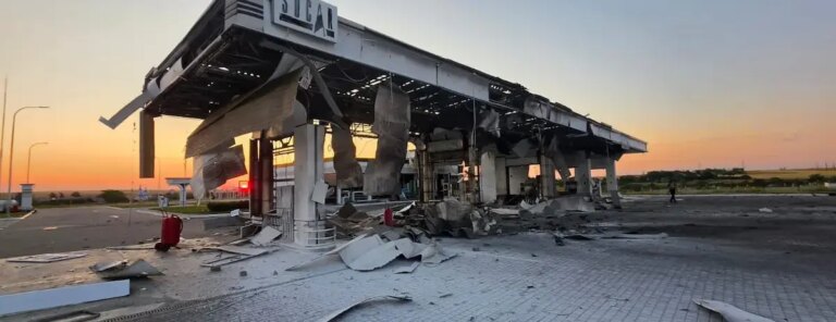 Зруйнована АЗС SOCAR у Миколаївській області після атаки дрона