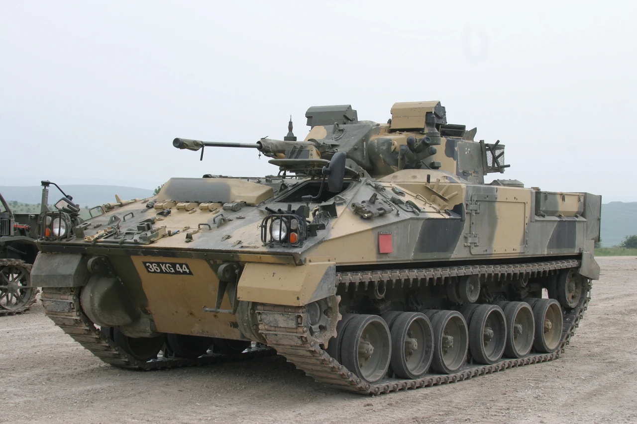 bmp-warrior-povnyi-ohliad-brytanskoi-boiovoi-mashyny-pikhoty-fv510-7594