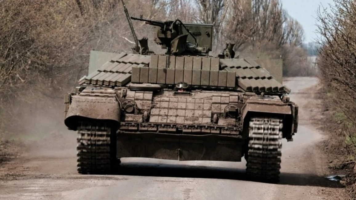 btr-t-vazhkyi-bronetransporter-na-bazi-t-55-shcho-narodyvsia-z-popelu-chechensky-6e6e