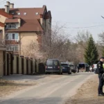 Поліцейські на вулиці в Олександрійському районі Кіровоградщини під час розслідування булінгу