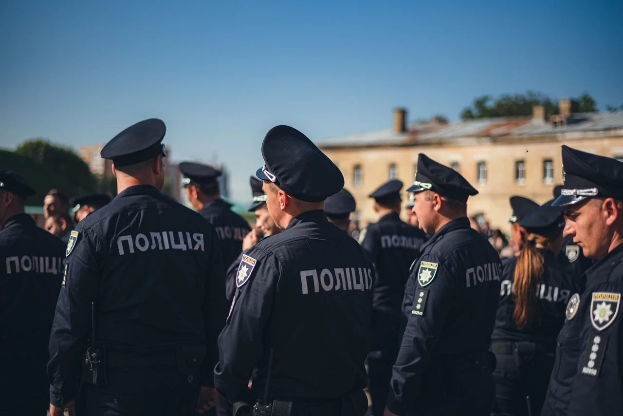 chy-zabyraiut-politseiskykh-na-viinu-realna-kartyna-2026-732e