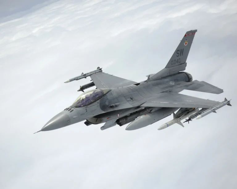 f-16-kharakterystyky-povnyi-ohliad-vynyshchuvacha-fighting-falcon-4142
