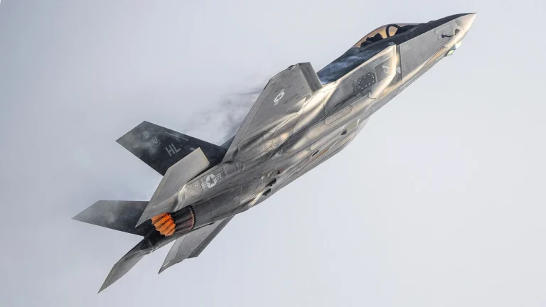 f-35-lightning-ii-povnyi-ohliad-naipotuzhnishoho-bahatotsilovoho-vynyshchuvacha-3d38