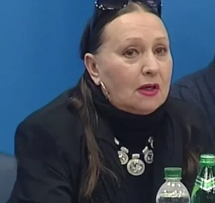Лариса Кадочникова