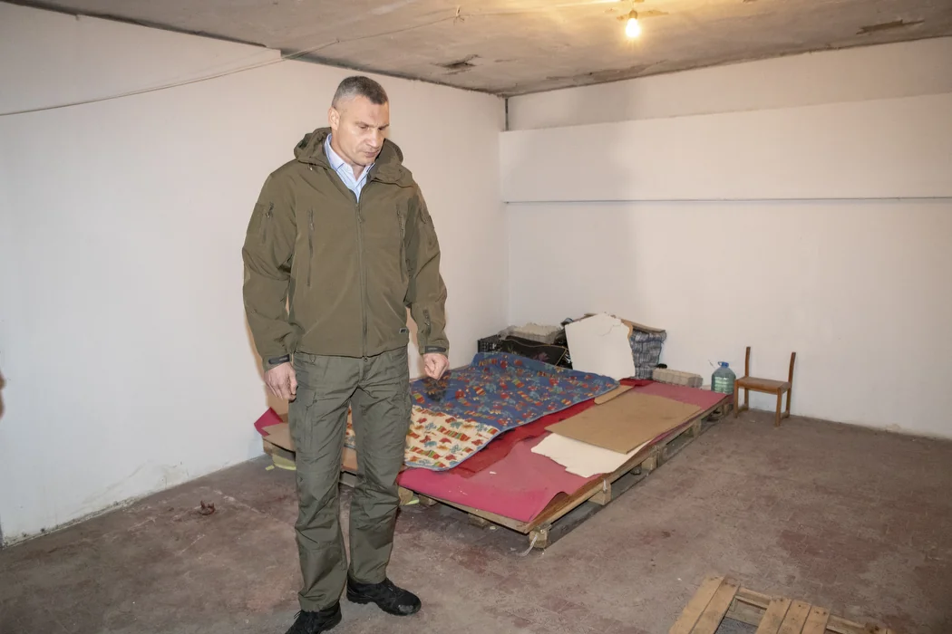 Віталій Кличко в напівпорожньому укритті Києва після атаки