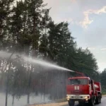 Пожежники гасять вогонь у Чорнобильській зоні відчуження