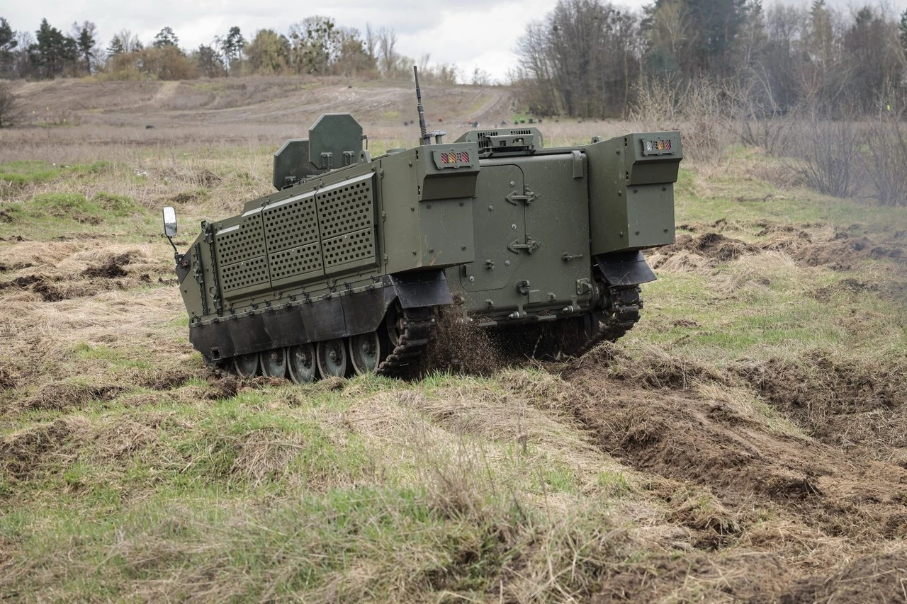 m113-ukraina-husenychnyi-bronetransporter-shcho-stav-oporoiu-syl-oborony-f924