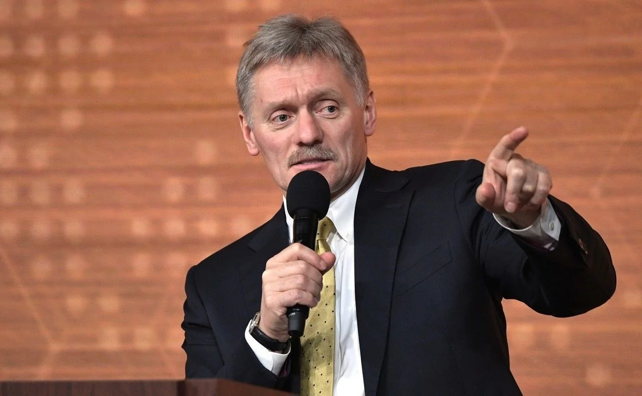 Дмитро Пєсков заявляє про війну в Україні через підтримку Заходу