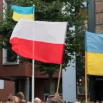 Прапори Польщі та України на акції підтримки військової допомоги