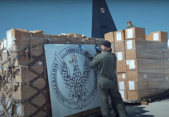 Польські військові готують допомогу Україні з емблемою Міноборони