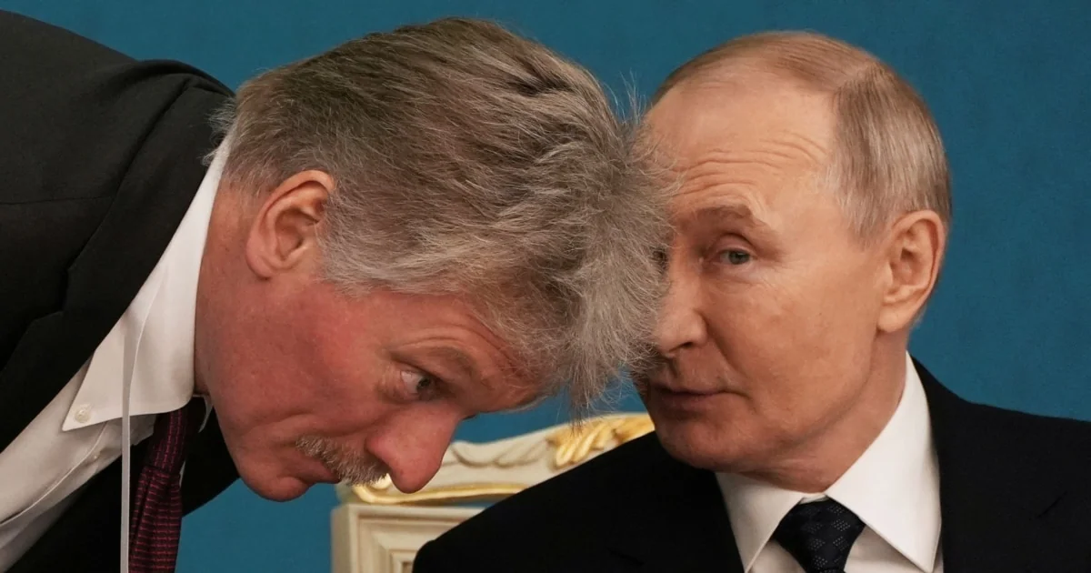 Володимир Путін під час приватної розмови з соратником у Кремлі