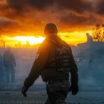 Український військовий на фронті серед танків у бойових умовах
