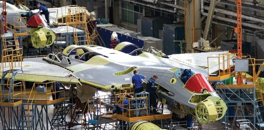 Су-57 на складальній лінії Комсомольського авіазаводу в Росії