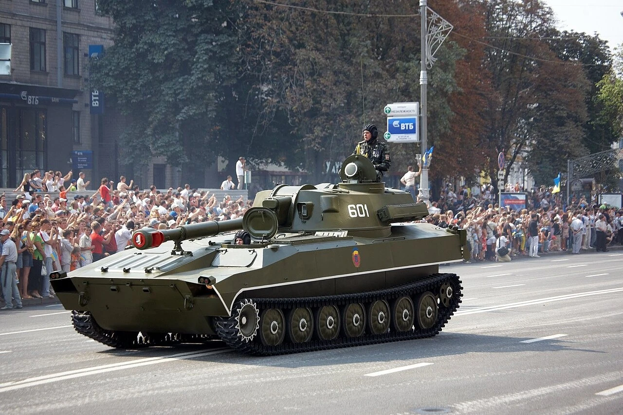 sau-2s1-hvozdyka-povna-istoriia-kharakterystyky-ta-rol-u-suchasnykh-konfliktakh-3370