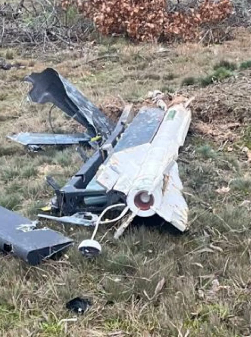 Уламки дрона Герань-2 на місці падіння в Сумській області