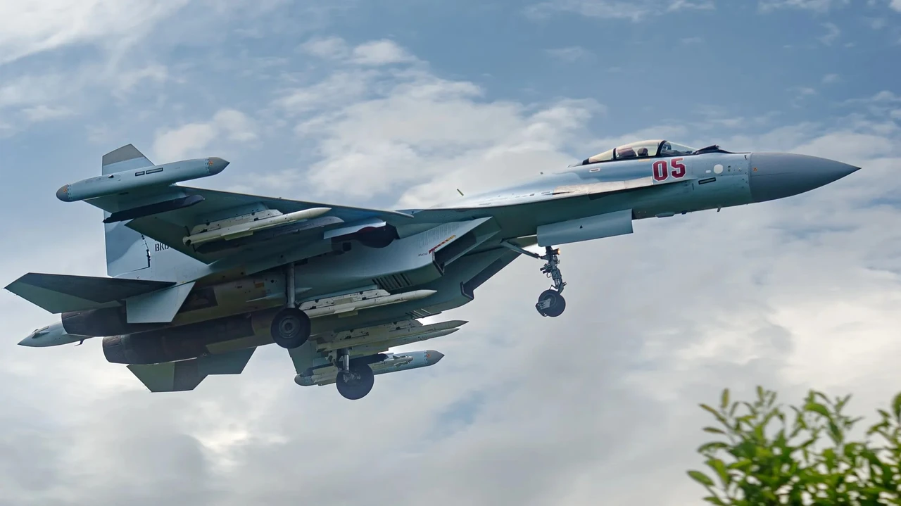 su-35-skilky-raket-mozhe-nesty-suchasnyi-rosiiskyi-vynyshchuvach-25f1