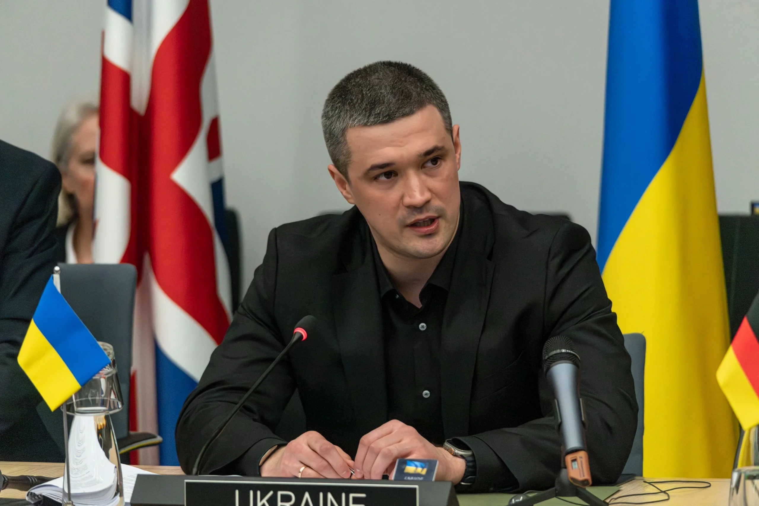 Андрій Коваленко з РНБО на засіданні з прапором України