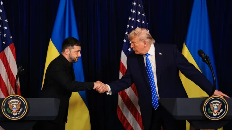 Дональд Трамп і Володимир Зеленський під час зустрічі щодо візиту до Києва