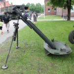 120-mm-minomet-vazhka-batalionna-artyleriia-iaka-bie-za-pahorb-i-trymaie-pikhotu-8675