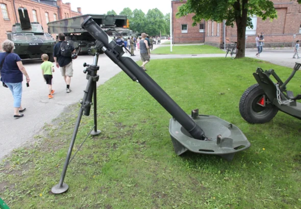 120-mm-minomet-vazhka-batalionna-artyleriia-iaka-bie-za-pahorb-i-trymaie-pikhotu-8675