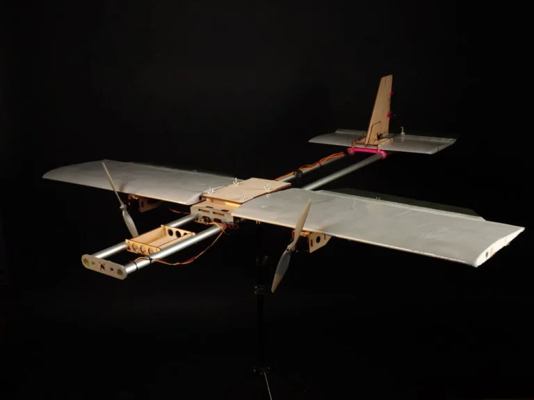 bober-bpla-uj-26-ukrainskyi-dron-kamikadze-iakyi-distaie-do-tylu-voroha-na-1000-254a