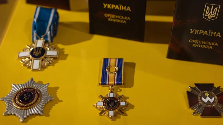 derzhavni-nahorody-ukrainy-povnyi-ohliad-systemy-vidznak-ordeniv-i-medalei-f632