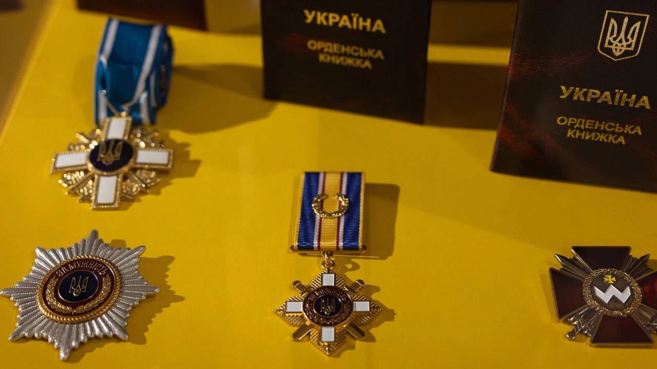 derzhavni-nahorody-ukrainy-povnyi-ohliad-systemy-vidznak-ordeniv-i-medalei-f632