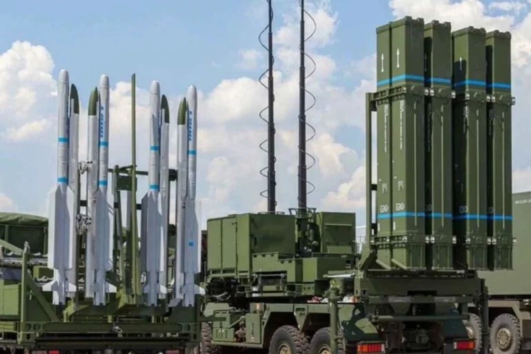 iris-t-suchasna-nimetska-raketa-iaka-zminiuie-pravyla-povitrianoi-oborony-38d2