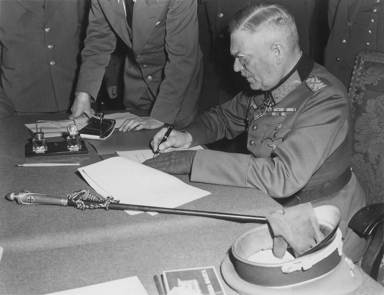 kapituliatsiia-tse-znachennia-istoriia-vydy-ta-hlybynnyi-zmist-poniattia-6b38
