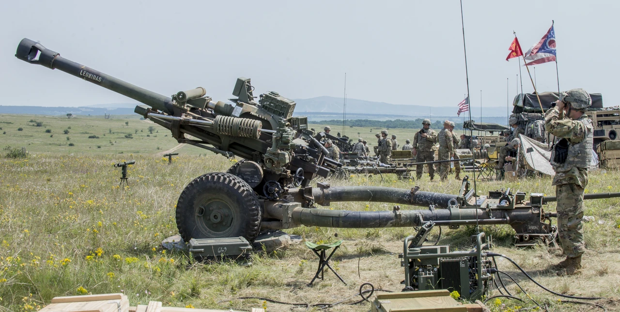 l119-haubytsia-lehka-105-mm-harmata-iaka-trymaie-vohon-tam-de-vazhki-systemy-ne-0e52