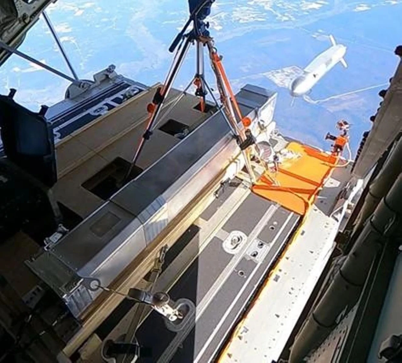 raketonosets-potuzhna-zbroia-suchasnoi-viiny-3248
